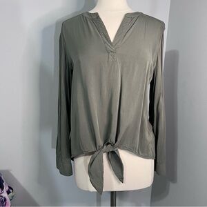 Chico's 2 (L/12) Green Split V Neck Roll Tab Sleeve Bottom Tie Top